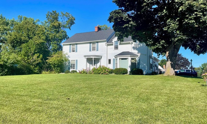 Allouez House | Spacious 5-bedroom Allouez Home - 6 min drive to Lambeau