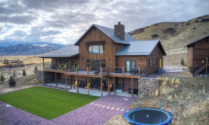 Ennis Cabin | Spacious 5-bedroom cabin in McAllister with stunning views, very kid friendly!