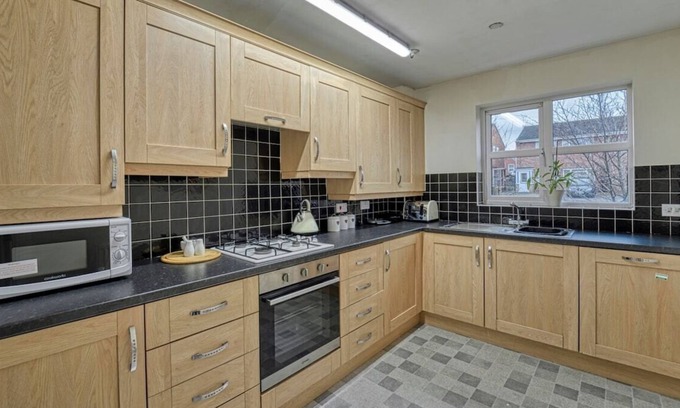 Pontrilas House | Spacious 5 Bedroom House