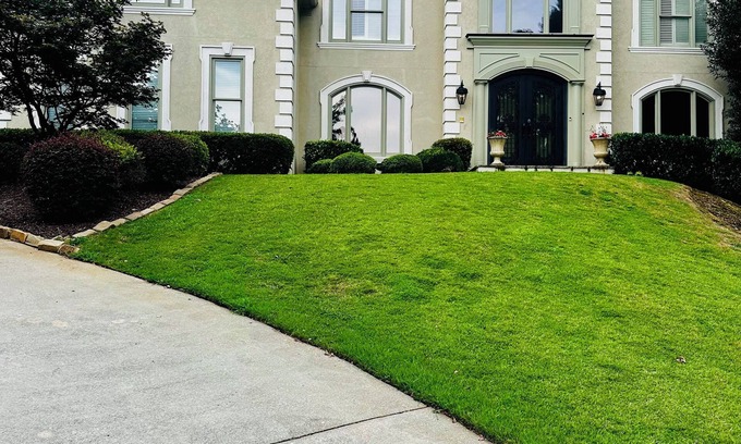 Snellville House | Spacious 5-bedroom house in peaceful Snellville with AC, gym, pool and spa