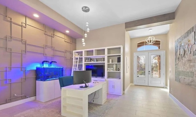 Las Vegas House | Spacious 5-bedroom house in amazing Las Vegas with fitness room, WiFi