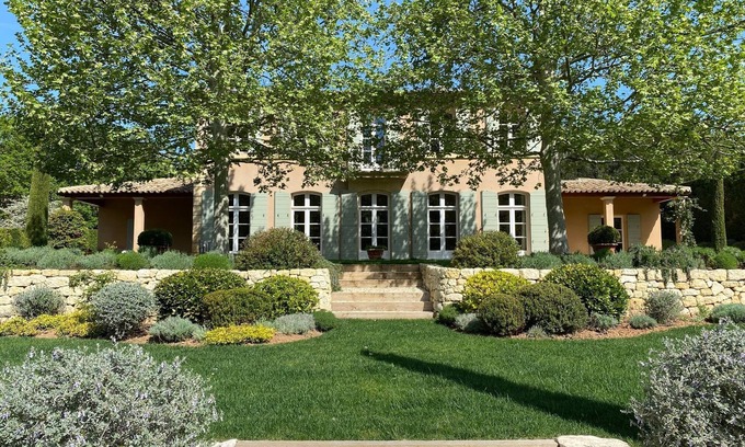Venelles House | Spacious 5-bedroom house with AC and WiFi in brilliant Aix en Provence