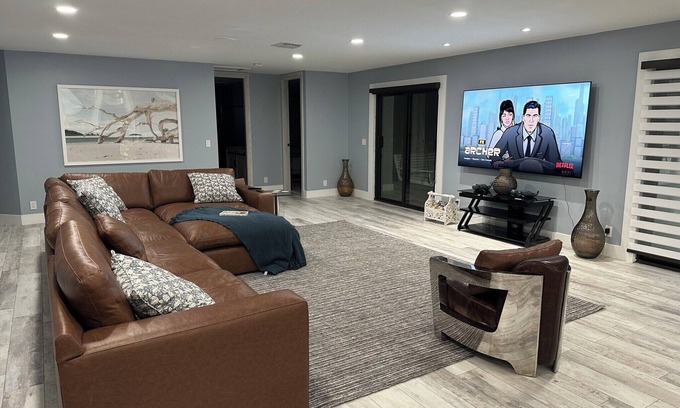Parkland House | Spacious 5-bedroom house with fitness Area, WiFi in charming Parkland