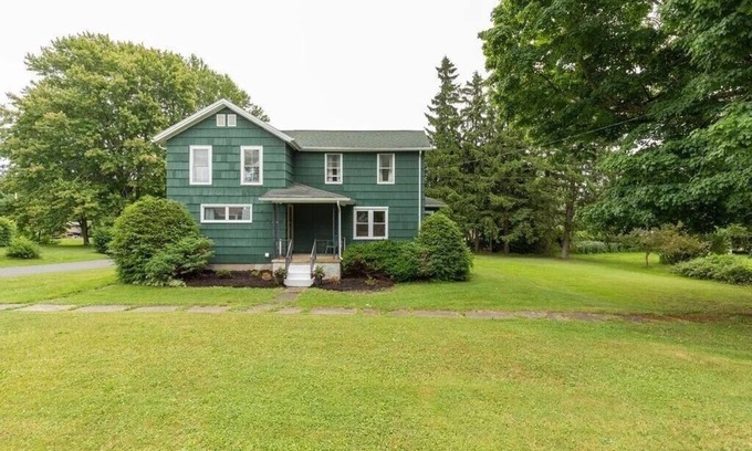 Fair Haven House | Spacious 5-bedroom house, WiFi, AC, 1 block from Lake & Main St.