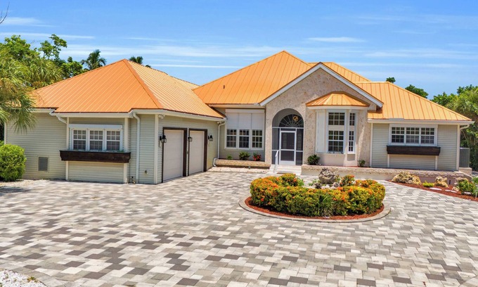Sanibel House | Spacious 5-bedroom house, walking distance to private beach in charming Sanibel