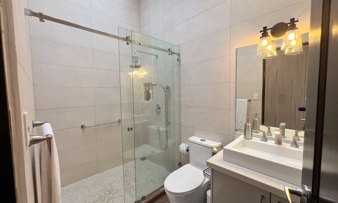 San Antonio House | Spacious 5-bedroom house with, Pool, Gym, Sauna, and Large Yard in Escazu