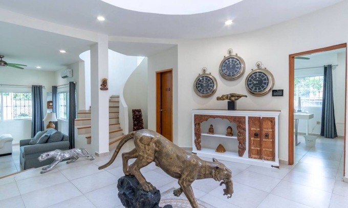 Alfredo V. Bonfil House | Spacious 5-bedroom house in beautiful Cancún with private pool, cenote, WiFi, AC