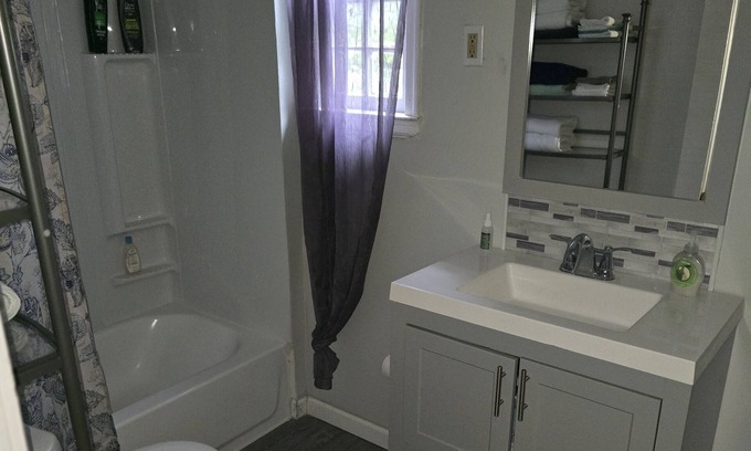 Lorain House | Spacious 5-bedroom house in peaceful Lorain with AC, WiFi