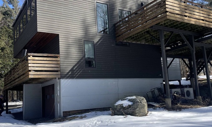 Stowe Hollow House | Spacious 5-bedroom house with AC, WiFi and EV charging in marvelous Stowe