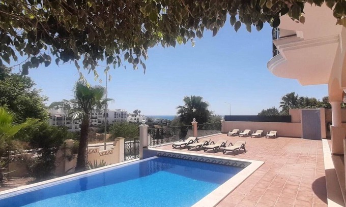 Porto de Mos House | SPACIOUS 5 BEDROOM SEA VIEW VILLA GIRASSOL