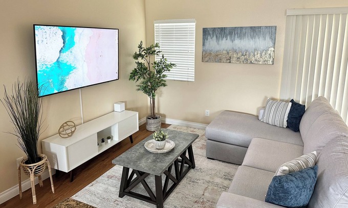 Fullerton House | Spacious 5-bedroom townhome in charming Placentia with AC, WiFi