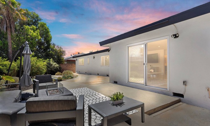 North Hills House | Spacious 5-bedroom Newly Remolded Home with Stylish Designs