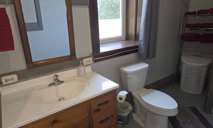 South Range Apartment | Spacious 5-bedroom Dual apartment on the Trail w/WiFi, AC