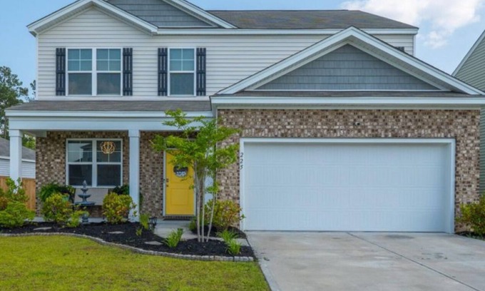Summerville House | Spacious 5-bedroom house in welcoming Summerville with WiFi, AC