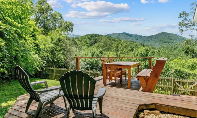 Weaverville House | Spacious 5-bedroom house w Mountain Views!