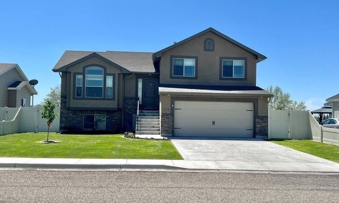 Idaho Falls House | Spacious 5 bedrooms for Xmas; Family Retreat in Idaho Falls; Close to Recreation