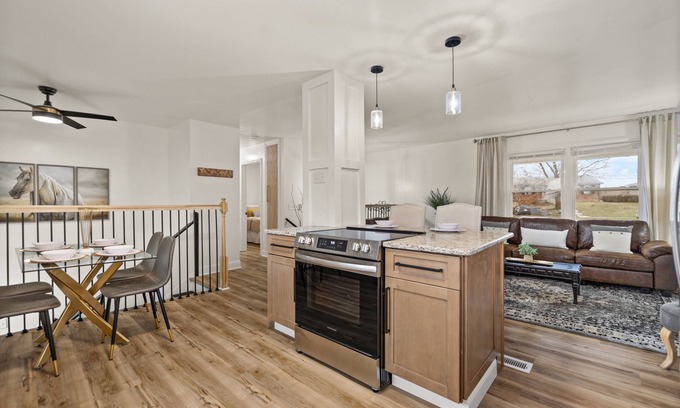 Lexington House | Spacious 5-BR House w/WiFi, Theater, Laundry, Fully Stocked Kitchen, & Patio
