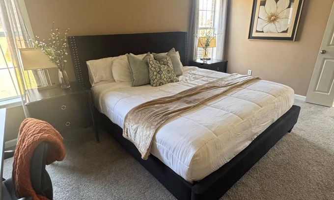Cordova House | Spacious 5 BR- Plus open room with beds, Retreat in Cordova