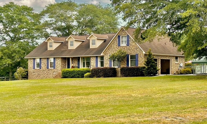 Batesburg Other | Spacious 5-bedroom farmhouse/pool in charming Batesburg-Leesville with WiFi, AC