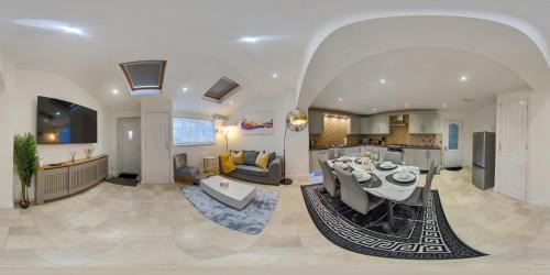 Sunderland House | Spacious 5B Sunderland Home for Groups & Families