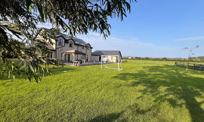 Killarney House | Spacious 5BR Farmhouse Near Killarney – Perfect for Summer Family Holidays