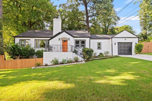 Church Street House | Spacious 5BR Yard Access Grant Park