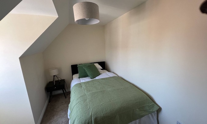 Martlesham Heath House | Spacious 5BRM Townhouse – Ideal for Contractors, Corporate Stays & Family Visits