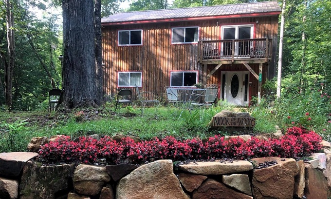 Moravian Falls Cabin | Spacious 6-bedroom lodge in peaceful Moravian Falls with WiFi, AC