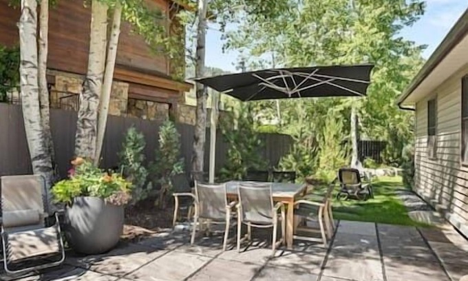 Aspen House | Spacious 6 Bedroom Aspen Core Home, Hot Tub, Gym!