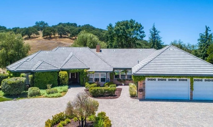 Templeton House | Spacious 6-bedroom House on 6 Acres Surrounded by Vineyards, Spa, in Templeton