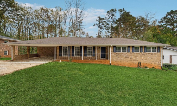 Clarkdale House | Spacious 6-bedroom house with AC, WiFi in tranquil Mableton