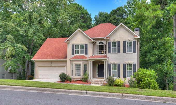 Martinez House | Spacious 6-bedroom house with fitness room, movie room, and ping pong table!