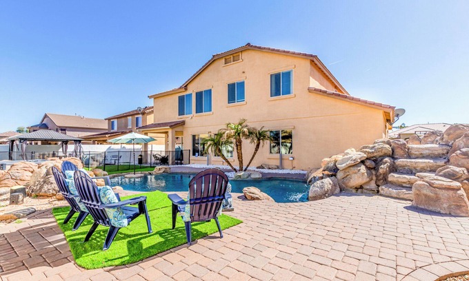 Gilbert House | Spacious 6-bedroom house in charming Gilbert with WiFi, AC