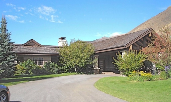Sun Valley House | Spacious 6-bedroom luxury lodge-like Gimlet estate in world renowned Sun Valley.