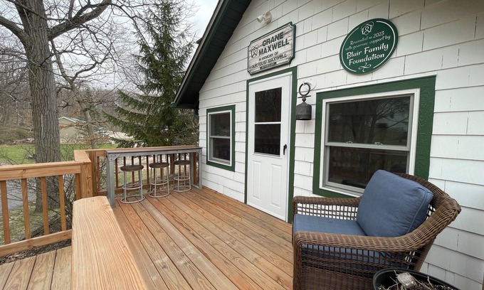 Williams Bay House | Spacious 6-bedroom house in charming Williams Bay with WiFi, AC