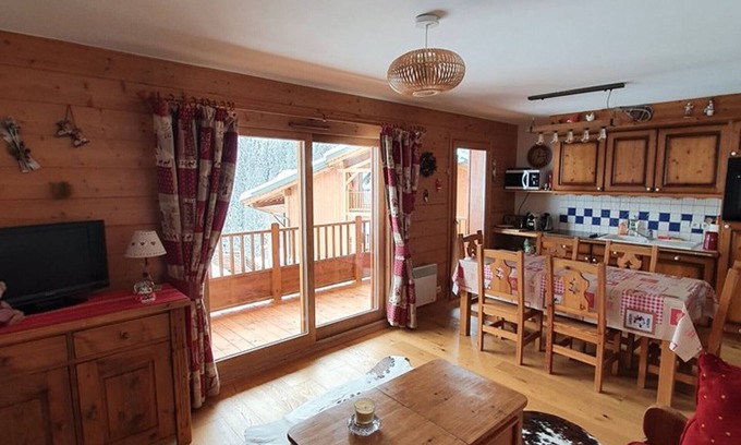 Cohennoz Apartment | Spacious 6-Person Apartment with Pool, Balcony, and Parking