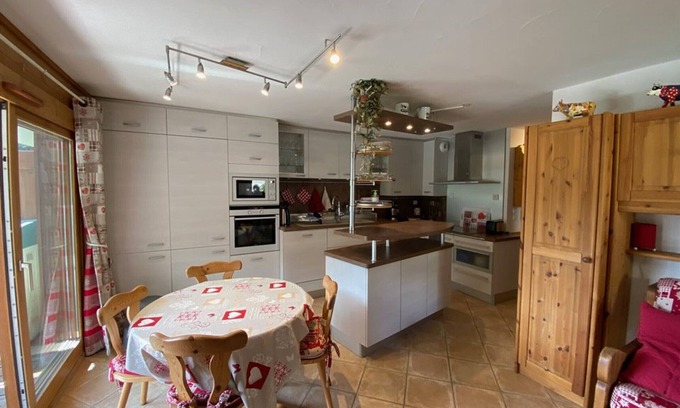 Cohennoz Apartment | Spacious 6-Person Apartment with Pool, Balcony, & Parking in Crest-Voland