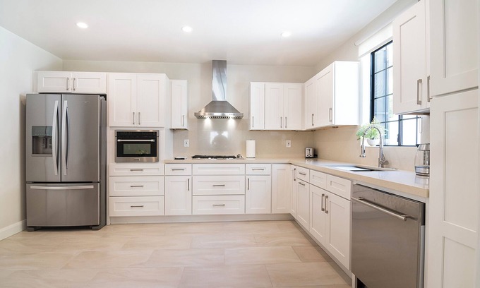 Beverly Hills Villa | Spacious 6BR Home with BBQ & Yard Beverly Hills Adj