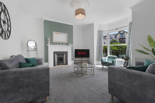 South Shields House | Spacious! 6BR in Beach Road