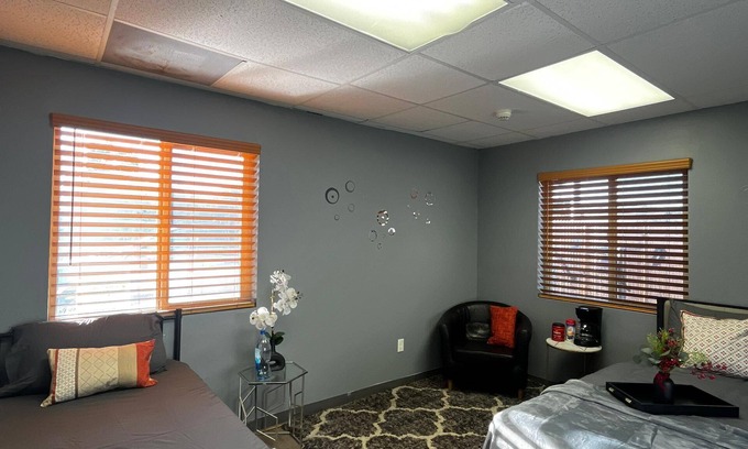 Mayer Resort | Spacious 7-bedroom resort in charming Mayer with AC