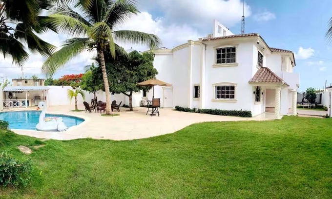 Miramar Villa | Spacious 8-bedroom villa in welcoming Santo Domingo Este with WiFi, AC