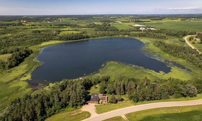 Birchdale Cabin | Spacious 9 Bedroom 6 bath on Private Lake Kayaks, Trails & Wildlife Nearby