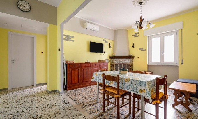 Casone Carpinelli Apartment | Spacious 90 sqm apartment, ideal for 5 people, located on the first floor of a building WITHOUT elevator (stairs to access it). The accommodation is located in Pieve, a splendid village characterized by a typical Tuscan atmosphere.The apartment consists