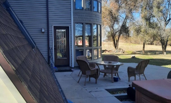 Greeley House | Spacious A frame house, 4 bedrooms, 3 bathrooms. Mountain style home. W/lake