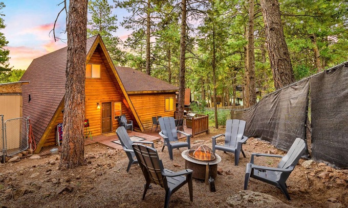 Kachina Village Apartment | Spacious A-frame Pines Cabin 12 Beds Loft Game Room