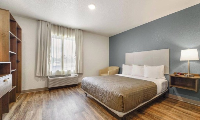 Newnan Hotel | Spacious Accommodation w/Cooking Amenities & Great Local Access
