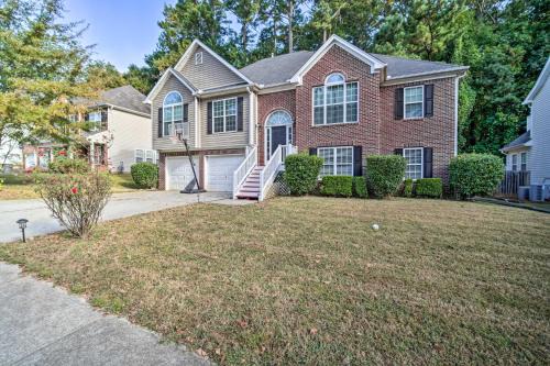 Acworth House | Spacious Acworth Home with Deck about 1 Mi to Lake