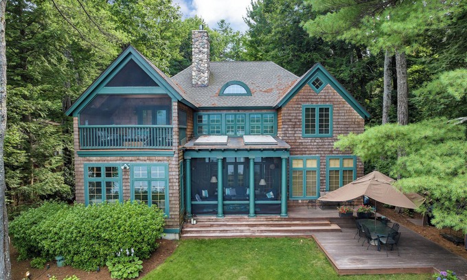 Moultonborough House | Spacious Adirondack sleeps 12 with stunning views of Castle In The Clouds