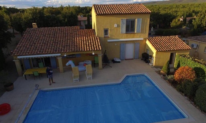 Regusse Villa | Spacious air-conditioned villa (sleeps 6-7), bright and comfortable