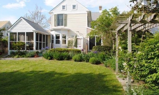 West Cape May House | Spacious & Airy With Gorgeous Gardens a Short Walk to Both Beach & Town
